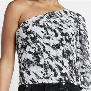Express Monochrome One-Shoulder Blouse • Small